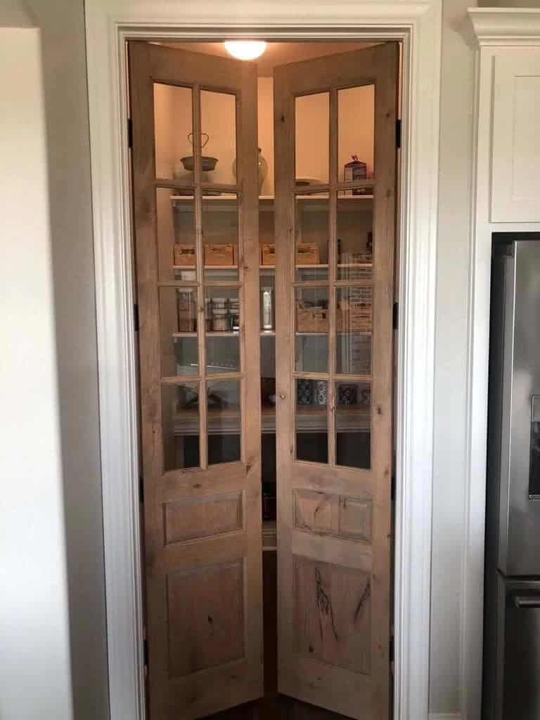 Natural, Inviting, and Revealing Pantry Door Idea