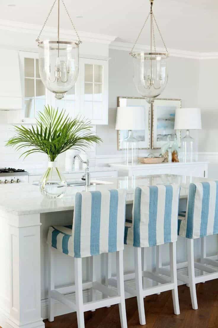 Breakfast Island with Elegant Glass Light Fixtures