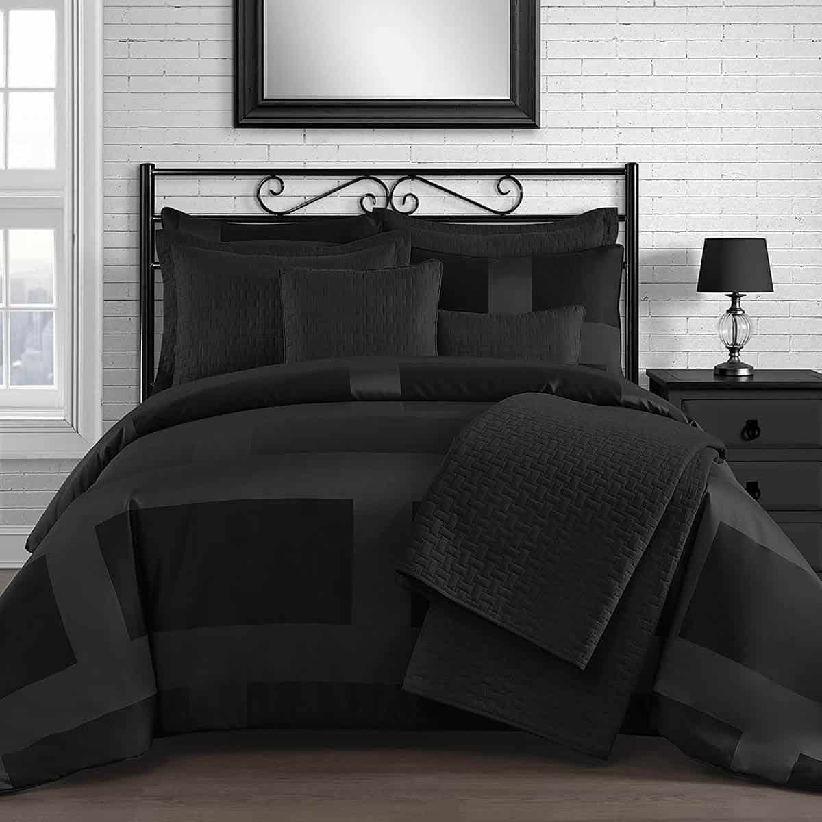 Traditional Metal Frame Black Bedroom Design