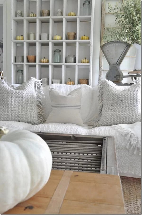 Welcoming and Intriguing Vintage Farmhouse Decor Ideas