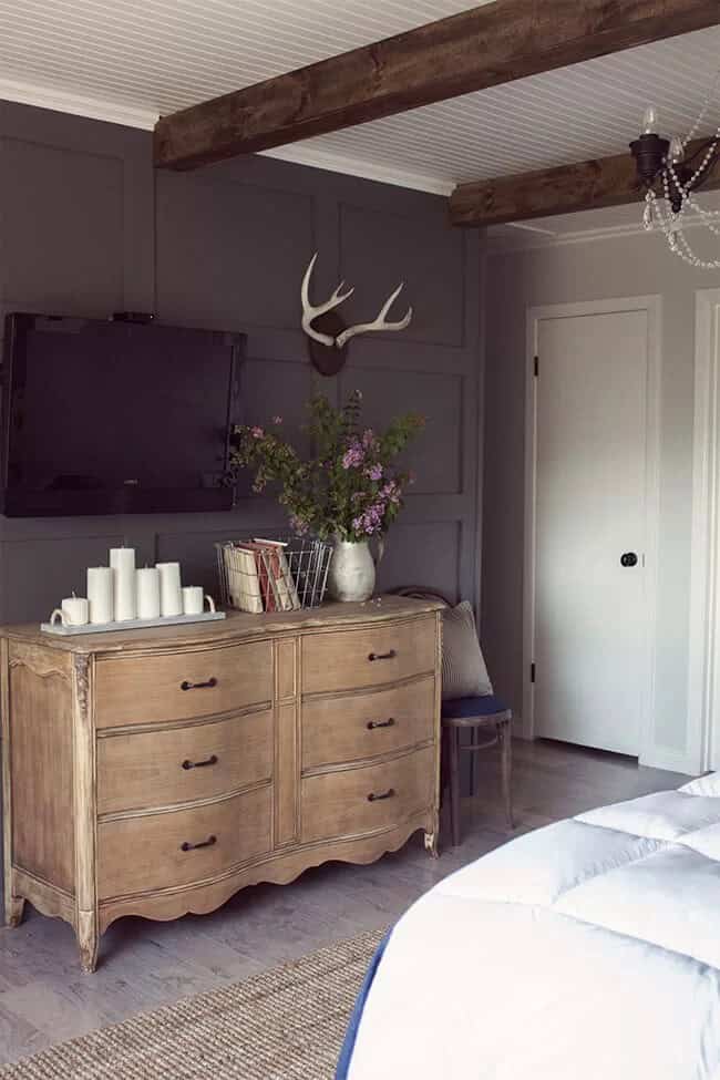 Old Timey Antique Bedroom with Black Color Design