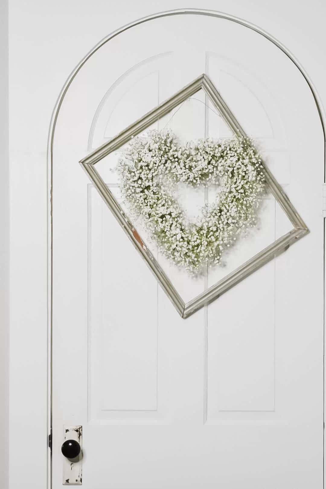 Fresh and White Baby’s Breath Heart Wreath