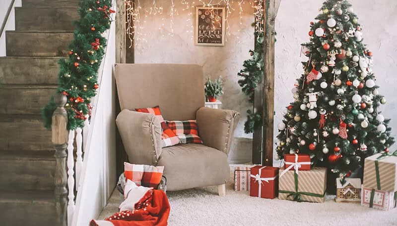 How do you set up a small living room for Christmas?