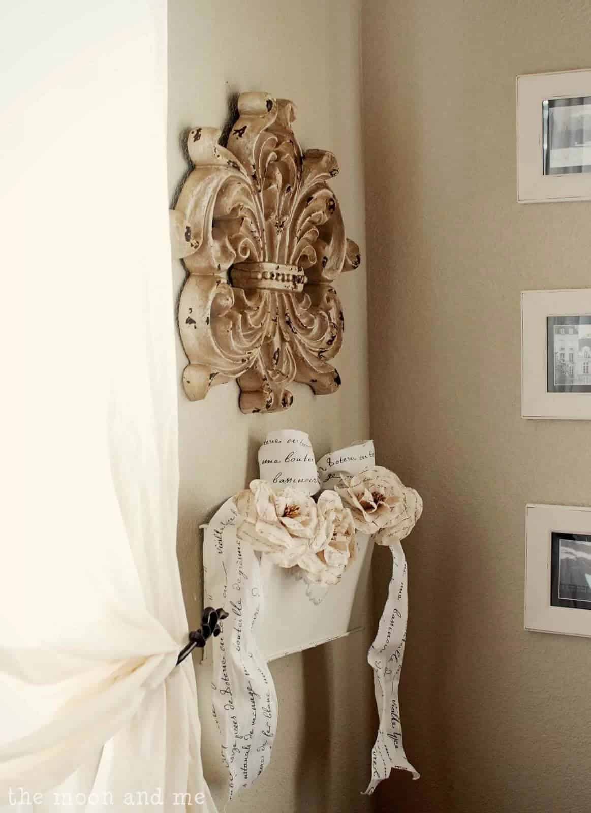 Vintage and Distressed Big Fleur-de-lis Decoration