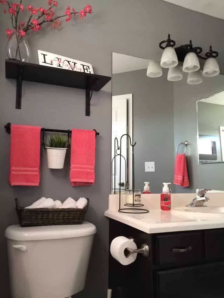 Color Accent Ideas for a Small Bathroom