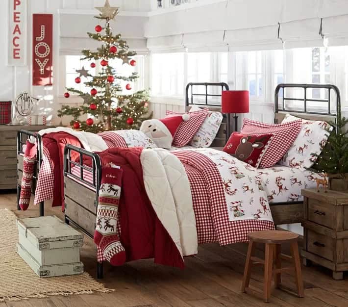 Sweet Dreams in a Christmas-Themed Bedroom