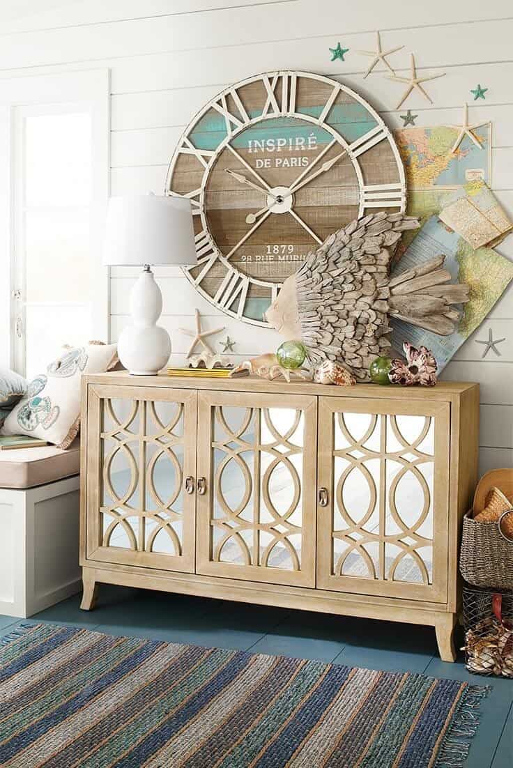 A Seashore-Inspired Wall for a Beach House