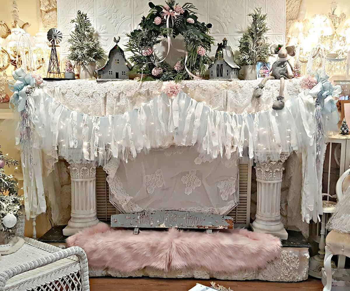 Full Mantle Displayed Christmas Vintage Design