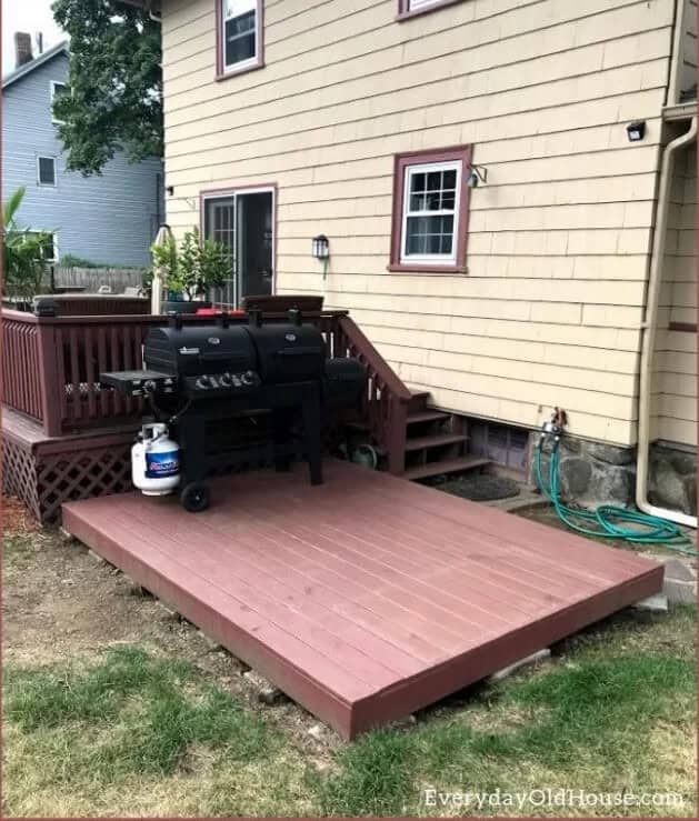 Cool Floating Side Deck Design