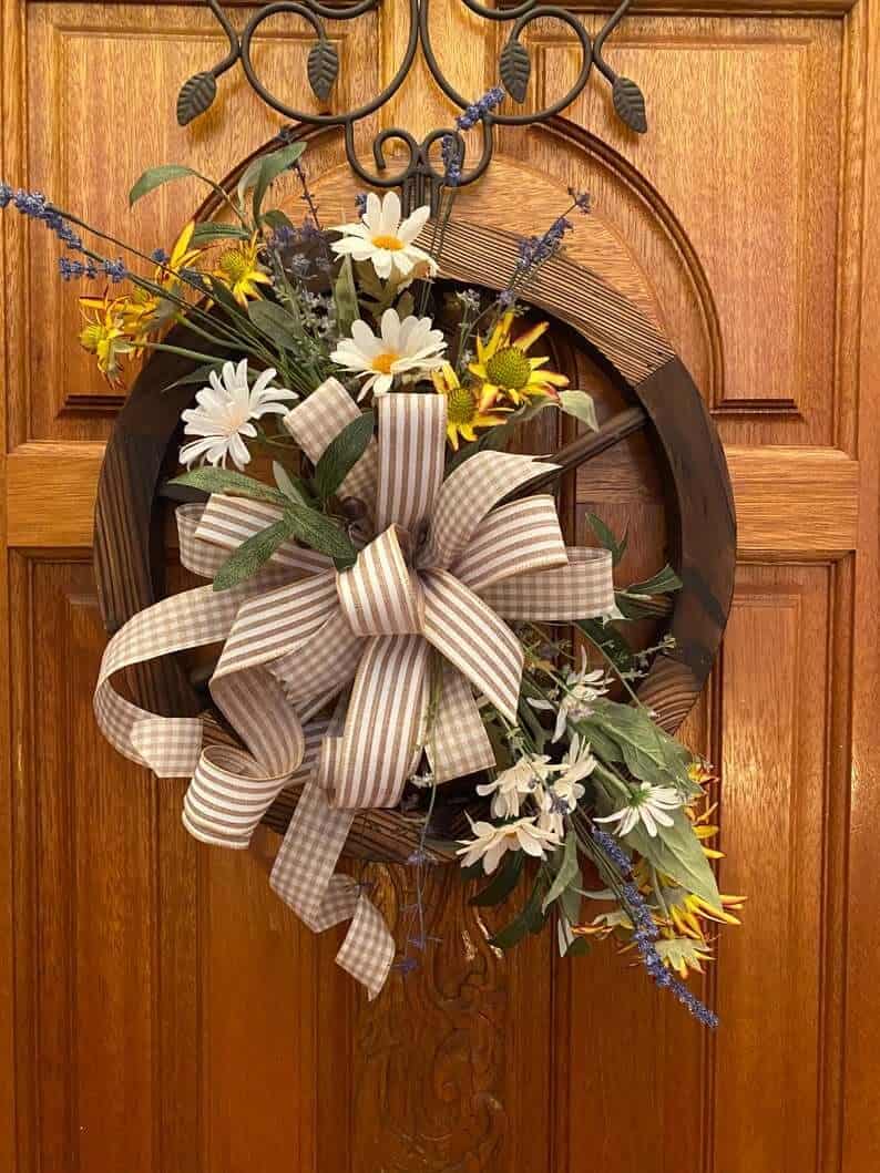 Daisy Wagon Wheel Country Wreath