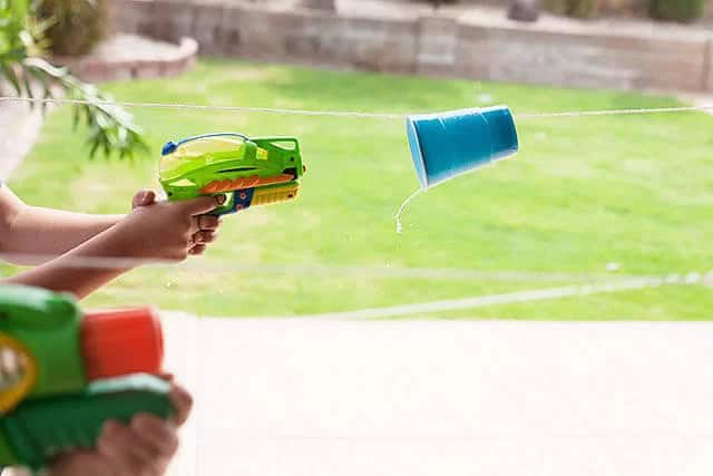 Fun Water Gun Cup Race