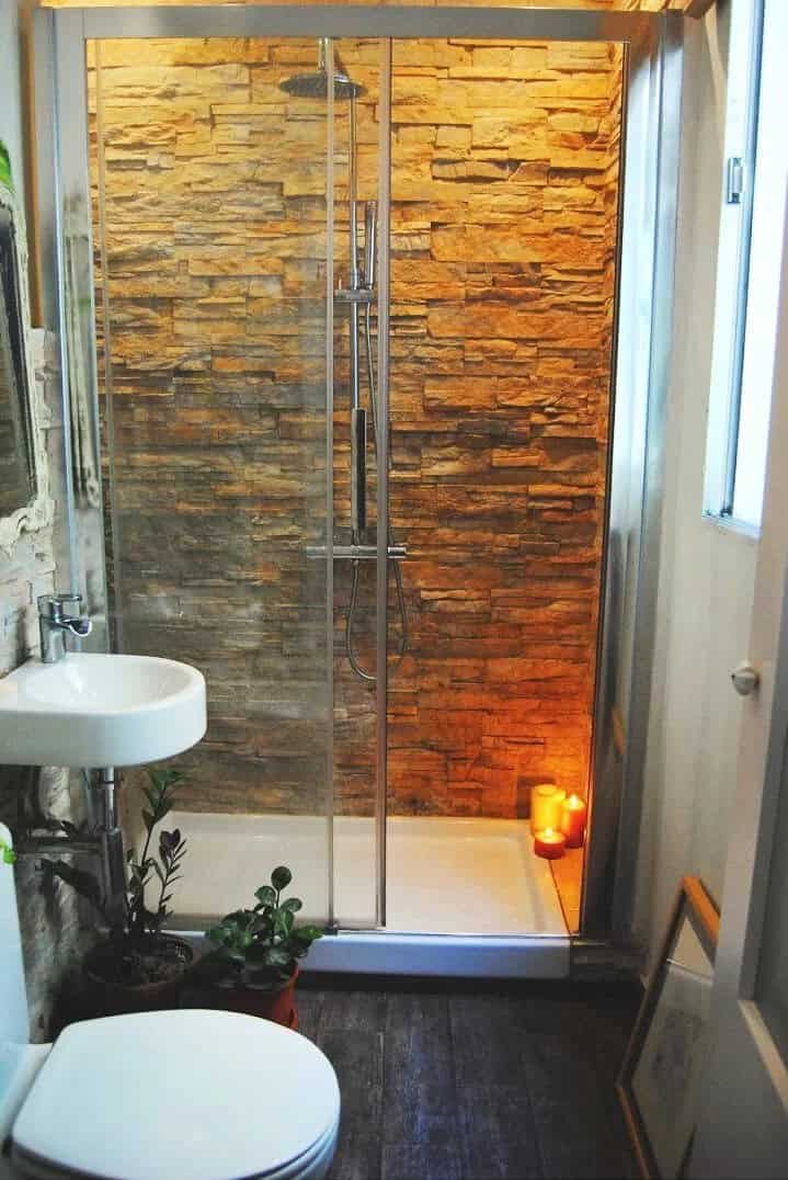 Bring Natural Outdoor Elements Inside the Small Bathroom