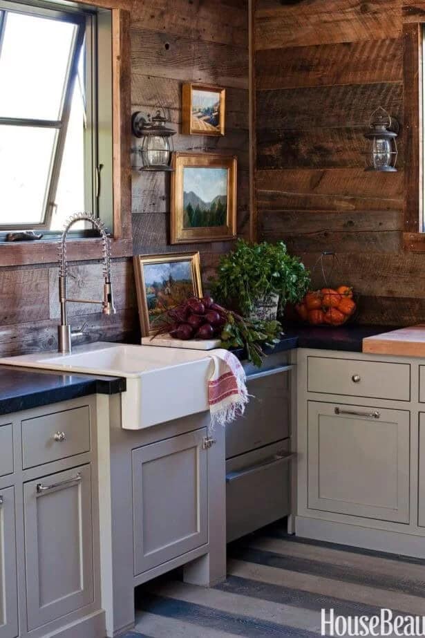 Logwood Cabin Kitchen Corner