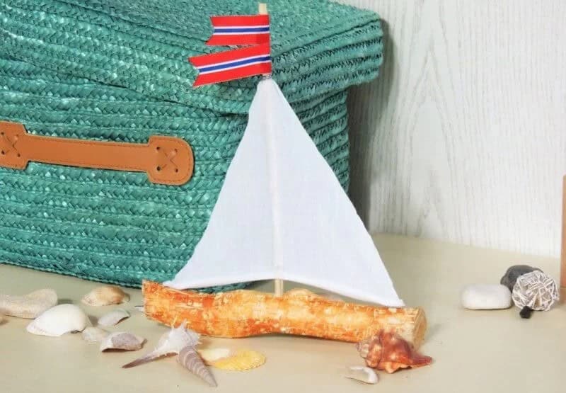 Cute Mini Branch Sailboat Décor