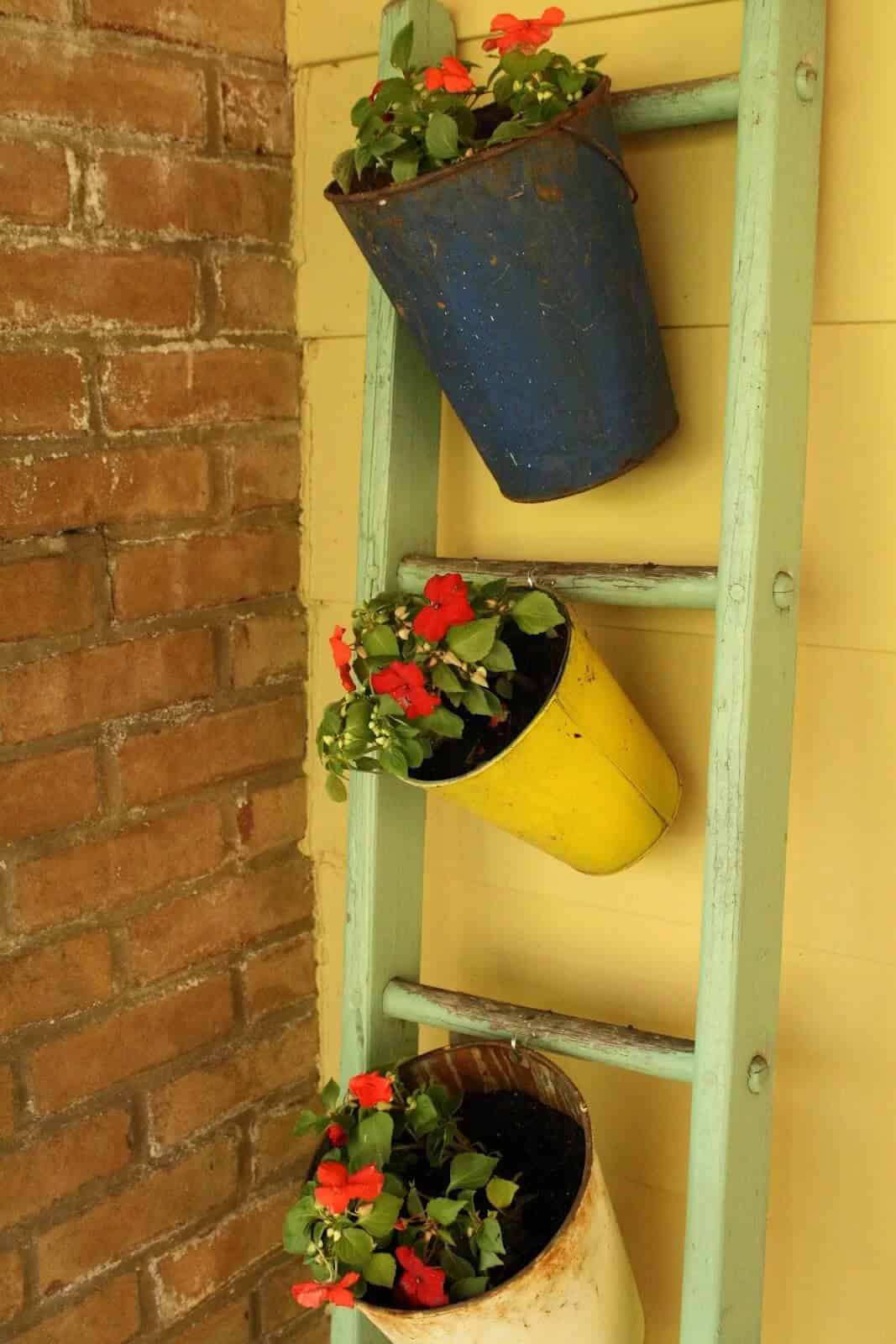 Outdoor Leaning Ladder Flowerpot Holder