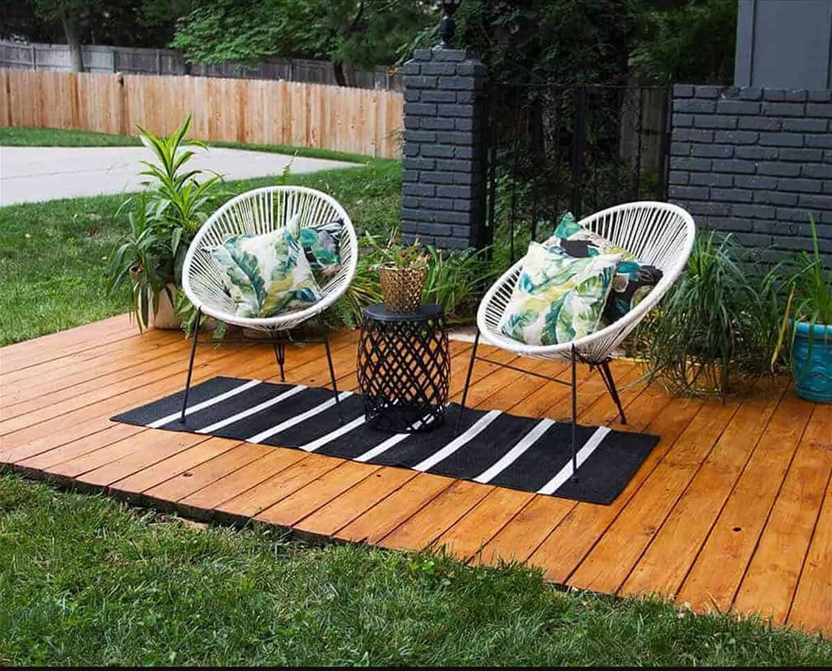 Simple Stained Ground Deck Design