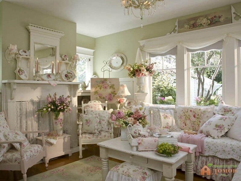 Shabby Chic Living Room Design and Decor Idea with Pink Roses