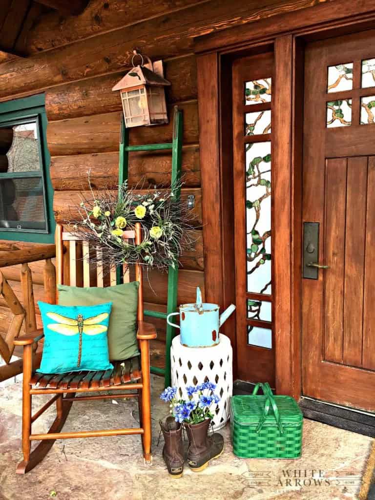 Countryside Cabin Theme Porch Décor