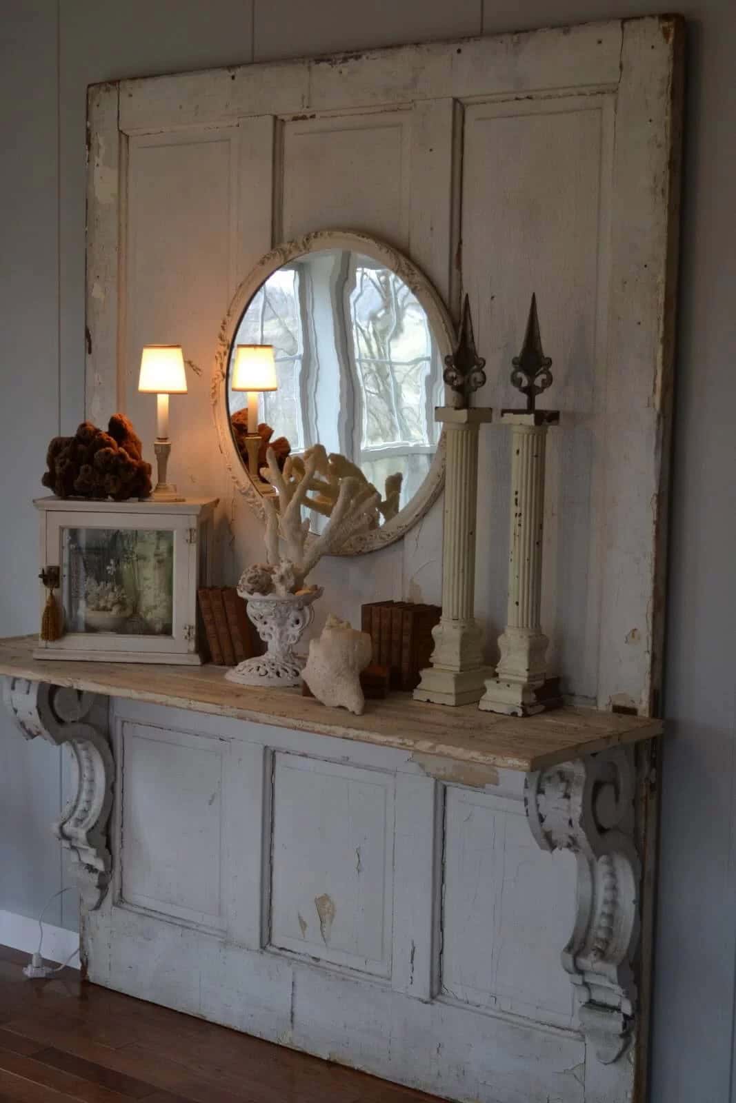 Elaborate Stable Door Display Shelf