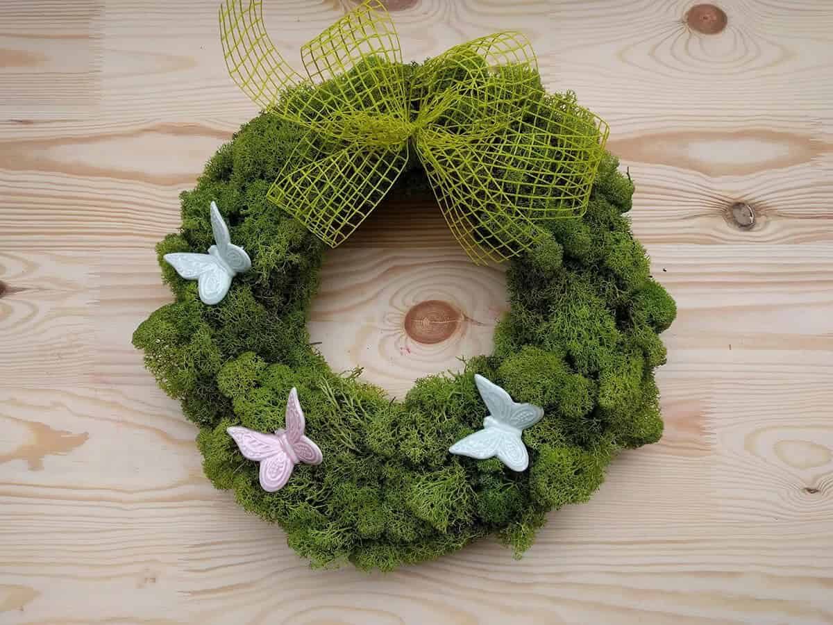 Irish Laddies and Lassies Moss Wreath